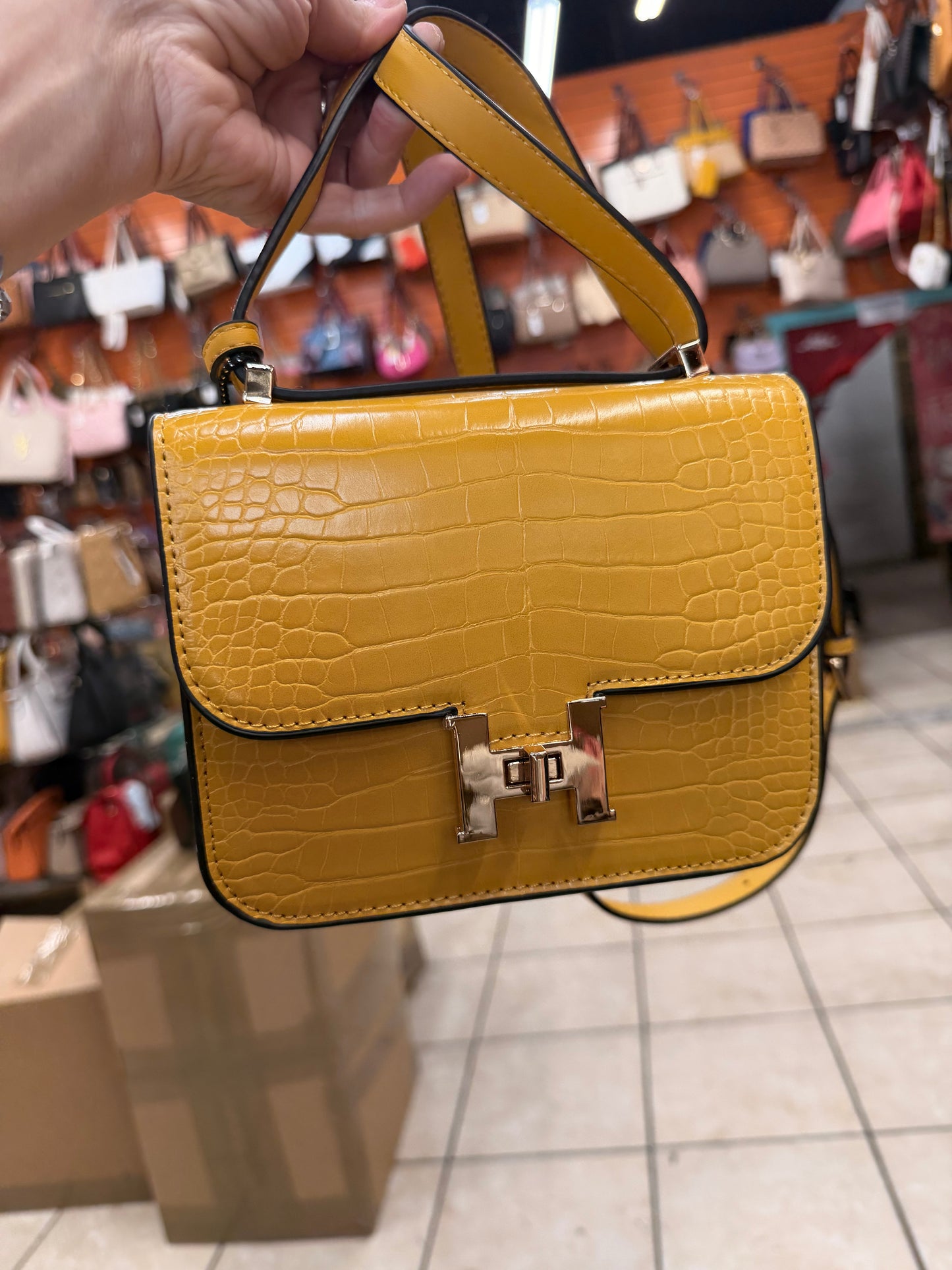 H Small Crossbody -8967Q