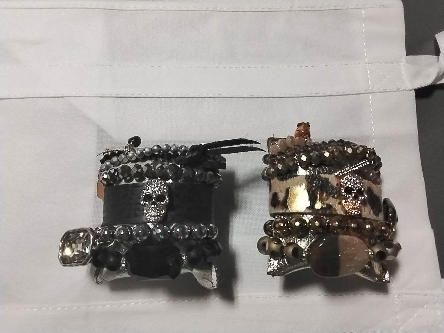 Skull pillow bracelet set