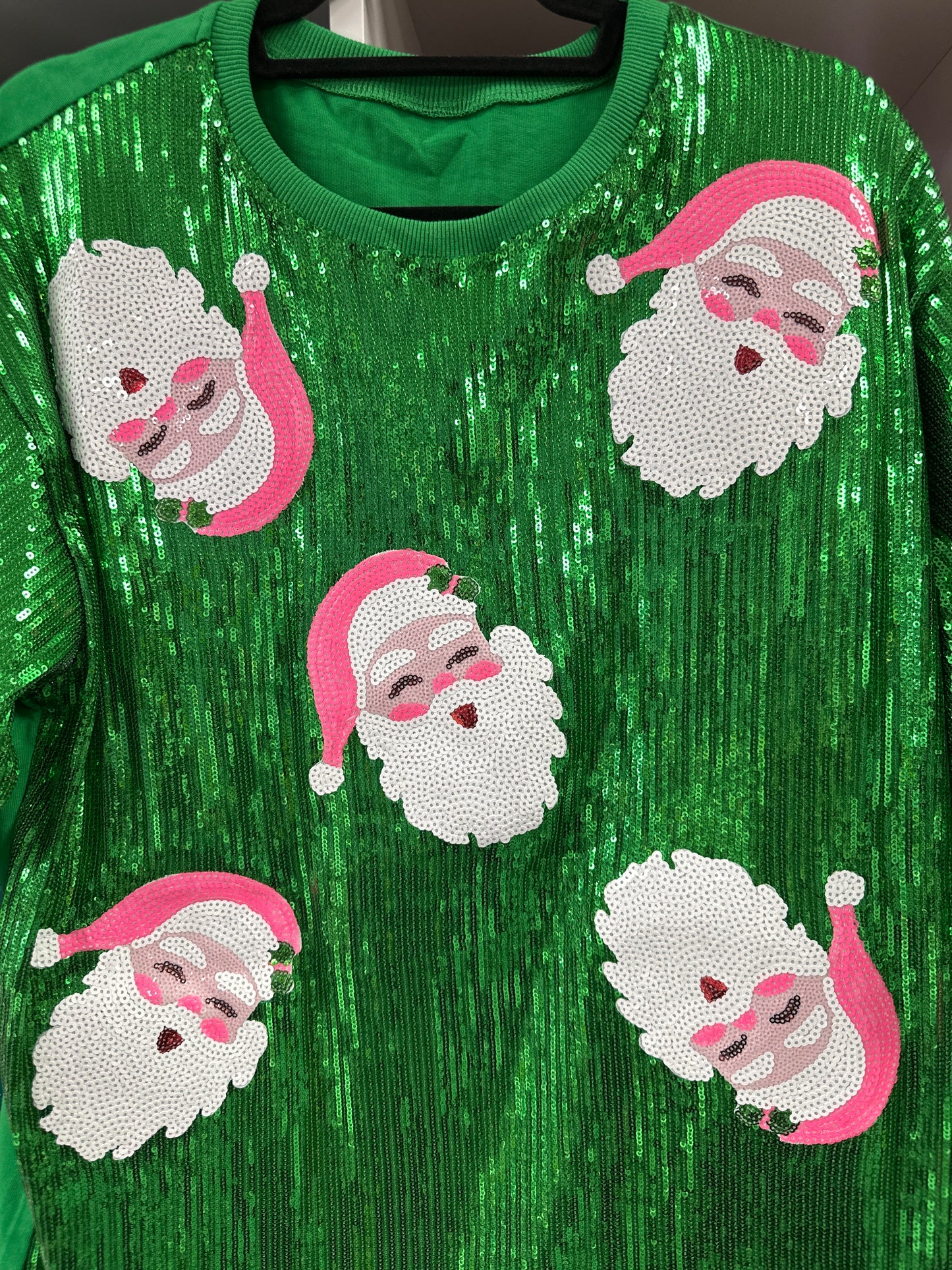 SANTA FACE ON GREEN