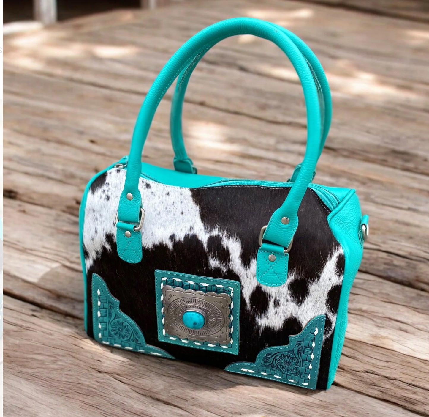 TURQUOISE SPEEDY COWHIDE CONCHOS