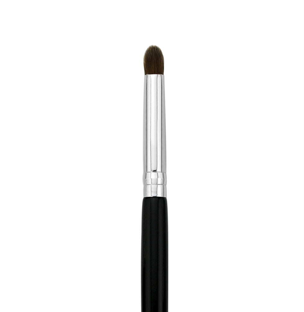 Studio Deluxe Precision Crease Brush S320