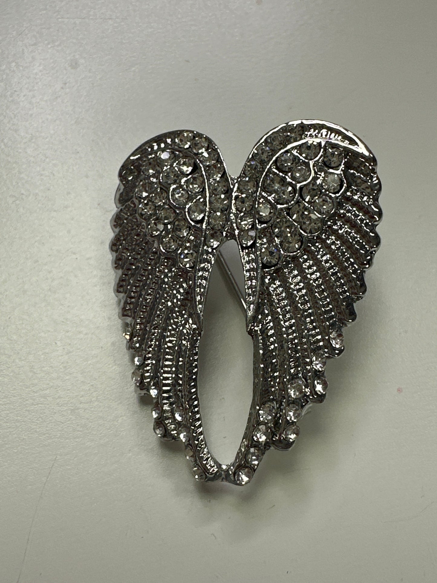 Elizabeth Rodrigues wings broache