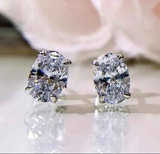 Four-prong Stud Elegant Earrings