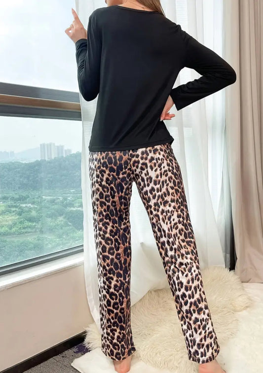 Comfortable Women's Leopard Print Pajama Set. Size XL