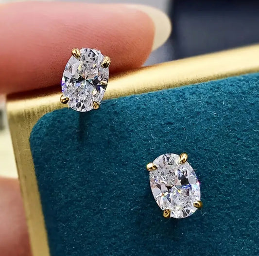 Four-prong Stud Elegant Earrings