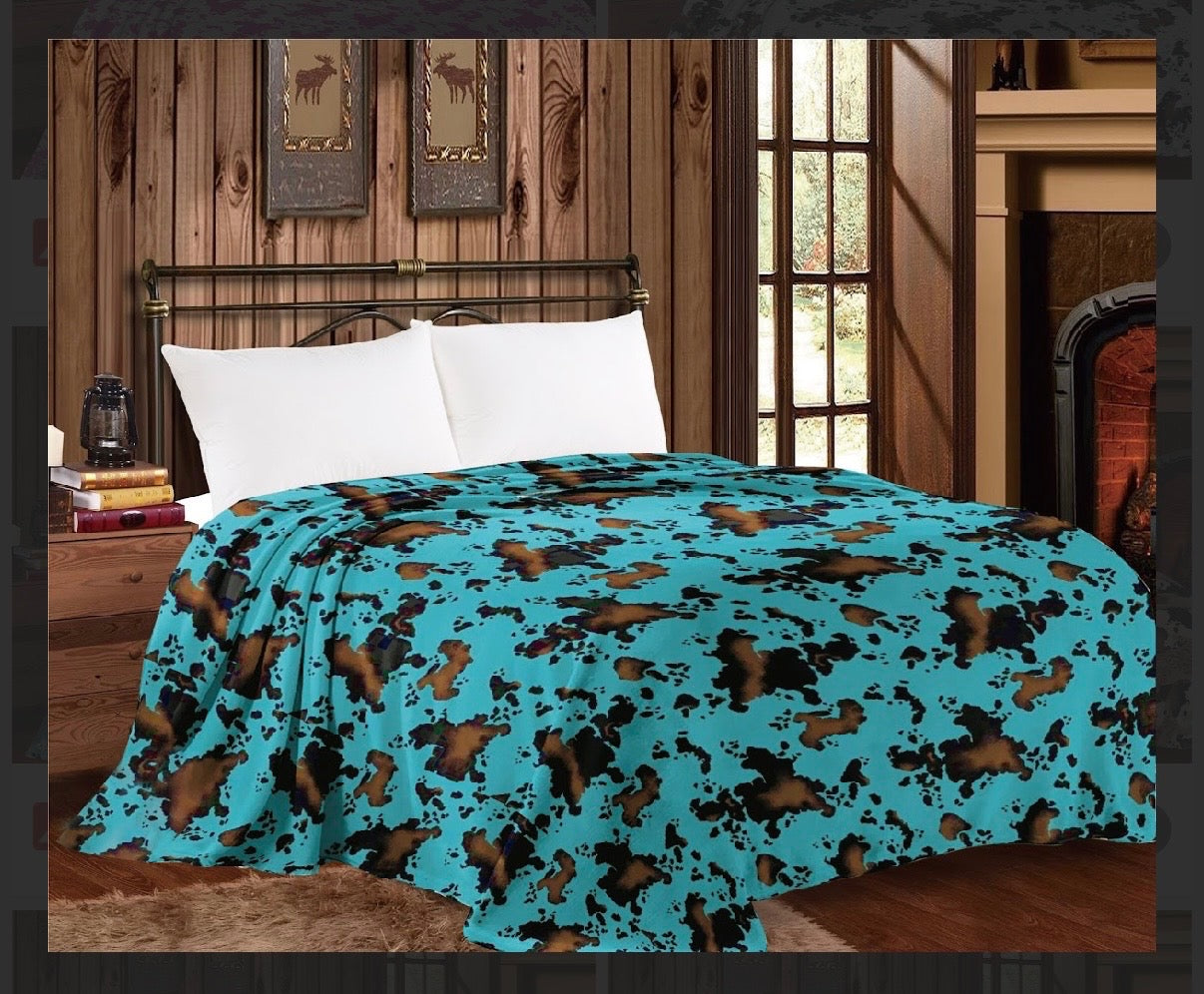 TURQUOISE COW PRINT - KING MIA BLANKET