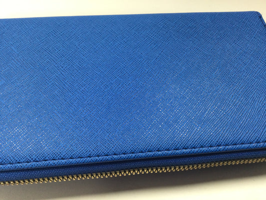 Solid color wallets