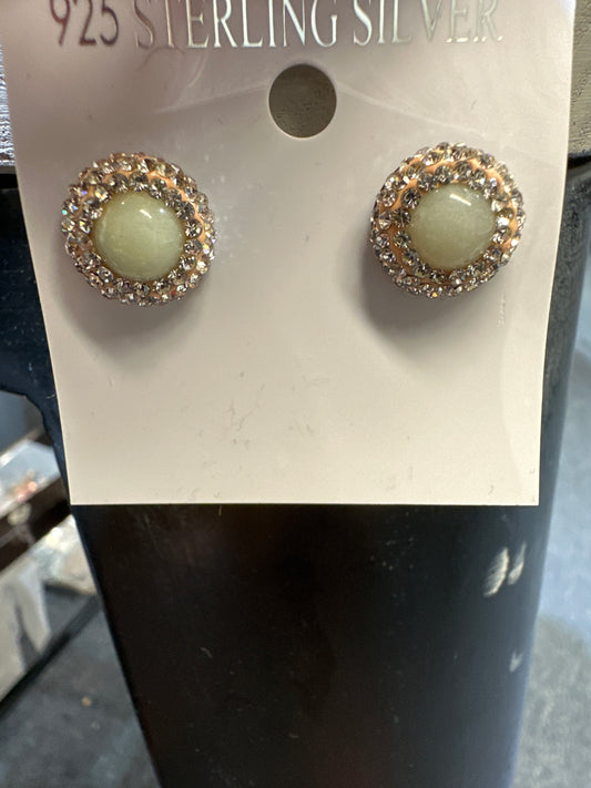 Pearly Studs
